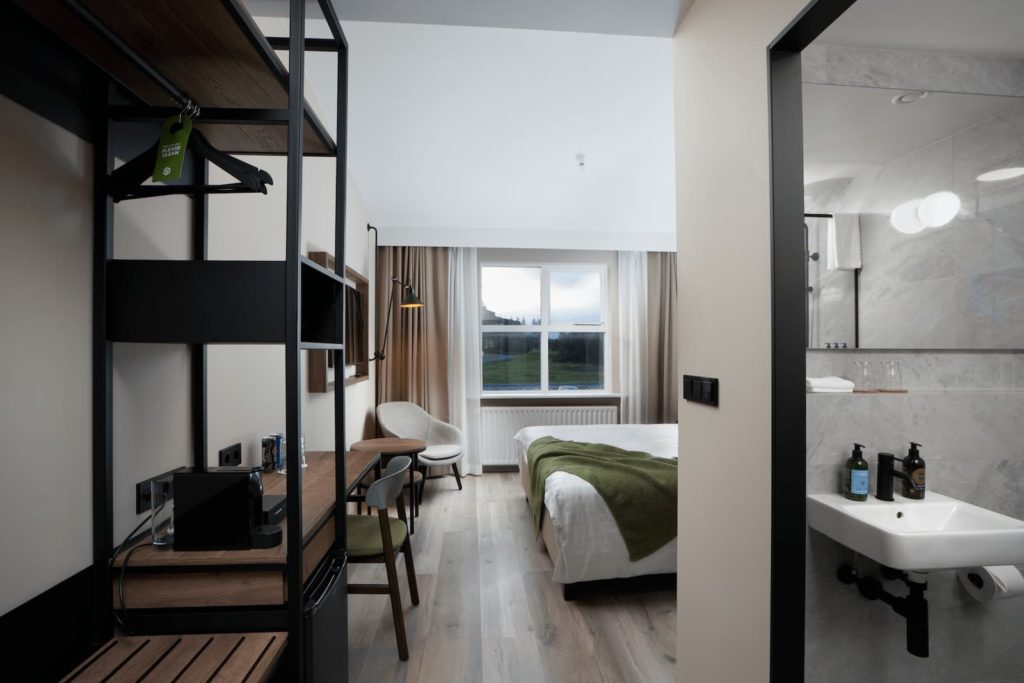 Deluxe room and bathroom