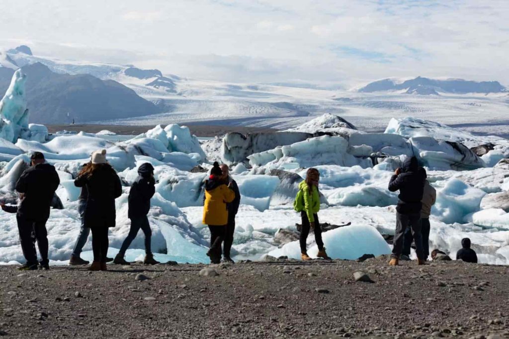 People enjoying jokulsarlon